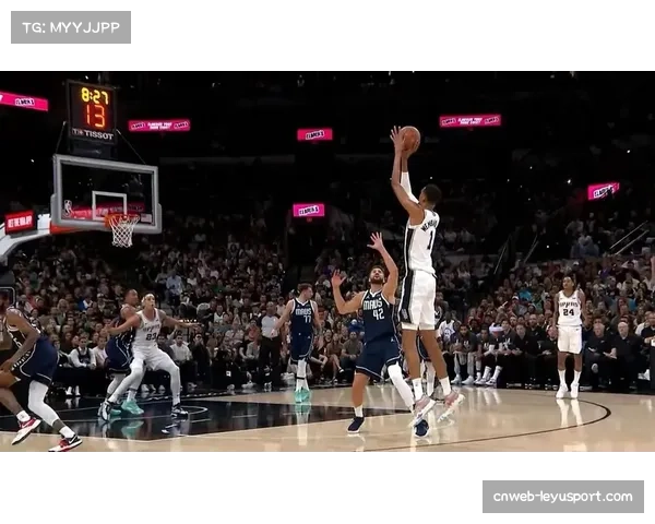 太阳主场迎战马刺 布克与文班亚马对决成焦点