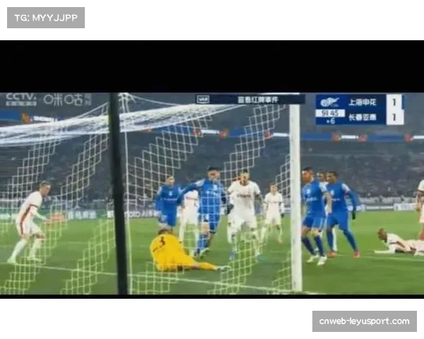 VAR点球判罚引争议，申花获关键点球