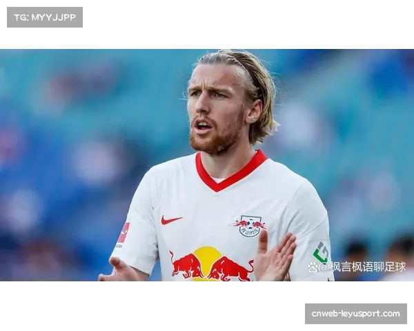 勒沃库森球迷远征莱比锡，客场看台巨幅旗帜覆盖